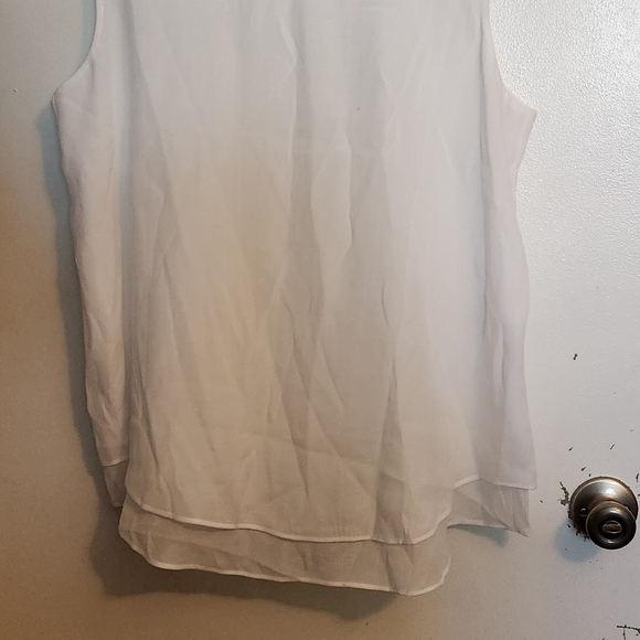 Chic White Sleeveless Blouse - Picture 3 of 5